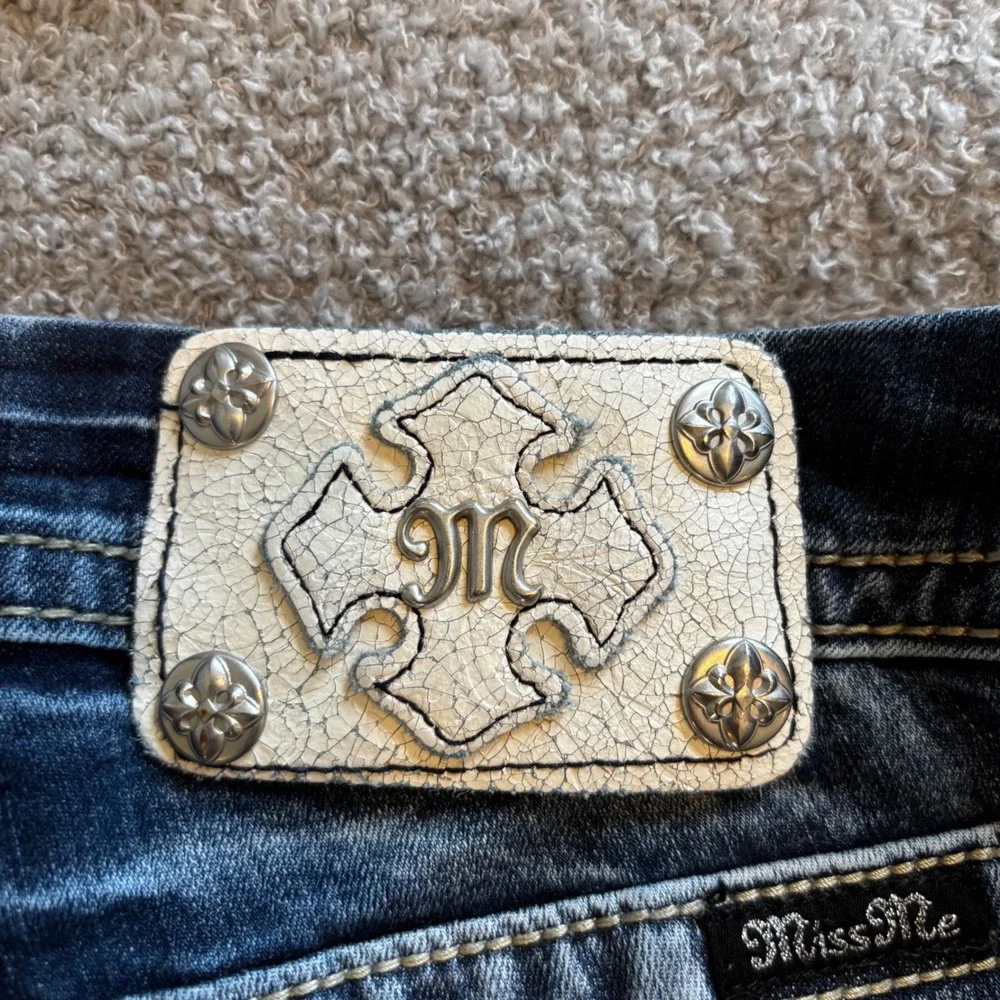 Miss Me Easy Skinny Jeans Mid Rise Dark Wash Wing Pocket Size 27 Bling Cowgirl